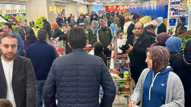 Bakan Bolat CHP'nin boykot çağrılarına rağmen alışveriş yapanlara teşekkür etti